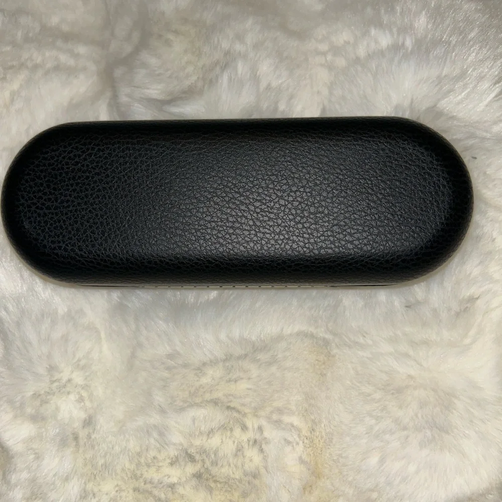 Oakley Unisex Vintage Black Hardshell Sunglass Case with Clamshell Closure